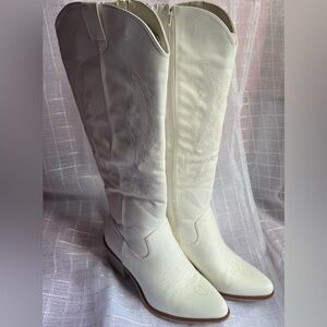 NEW Pierre Dumas White Western Knee High Boots Embroidered Size 7
